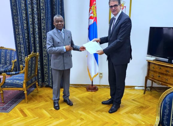 A/S lettres de créance de l’ambassadeur Sébastien Foumane auprès du Président de la République de  Serbie